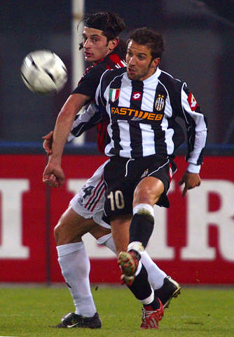 泪目，若塔遗孀被邀请到葡萄牙超级杯现场，全场球迷起立致意